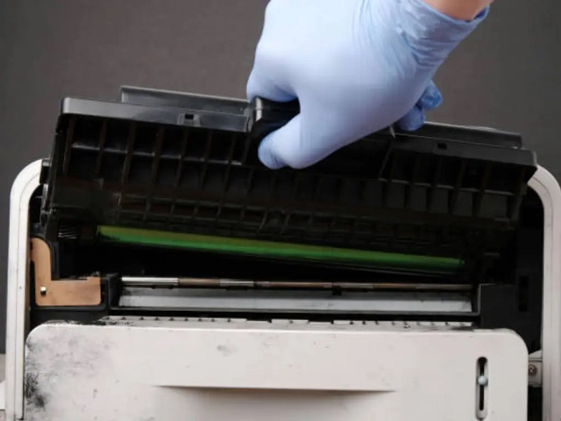 Removing the Old Ink Cartridge Safely